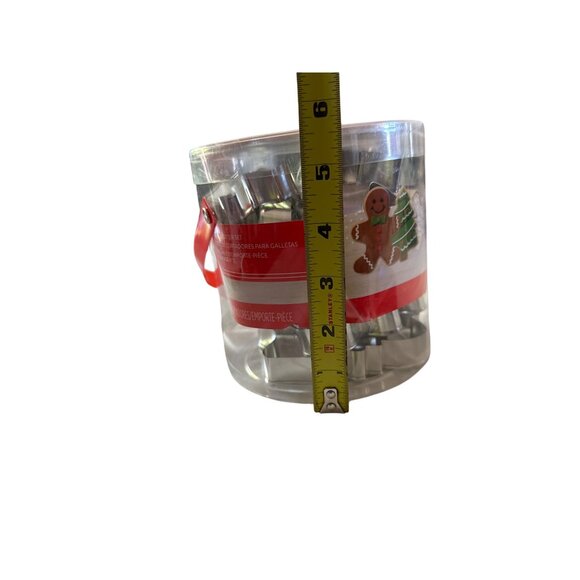 Wilton 18 Piece Cookie Cutter Set Christmas Holiday Baking - Picture 6 of 6